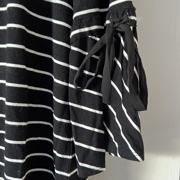 White House Black Market size L black and white bell sleeves with tie - Picture 2 of 5